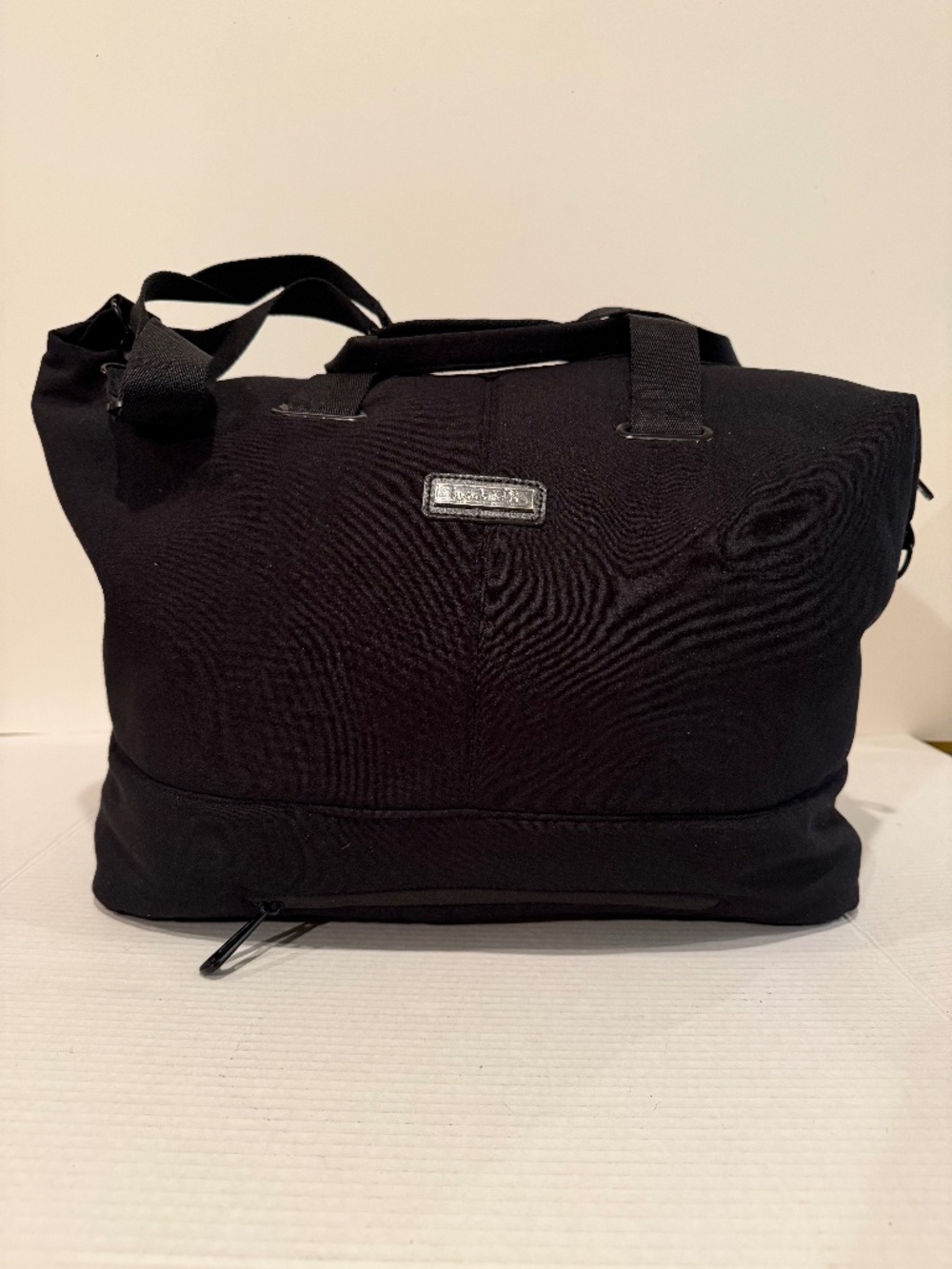 NWOT - HIGH QUALITY CREPE FABRIC WEEKENDER